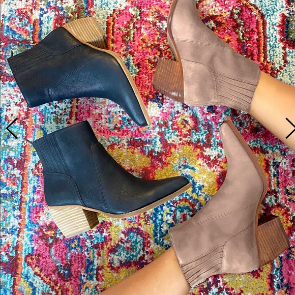 DEVENA WESTERN BOOTIE VINCENT CAMUTO - Picture 3 of 7